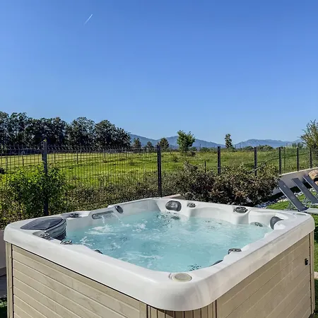 Oma Piscine Et Jacuzzi Prives * Vescovato